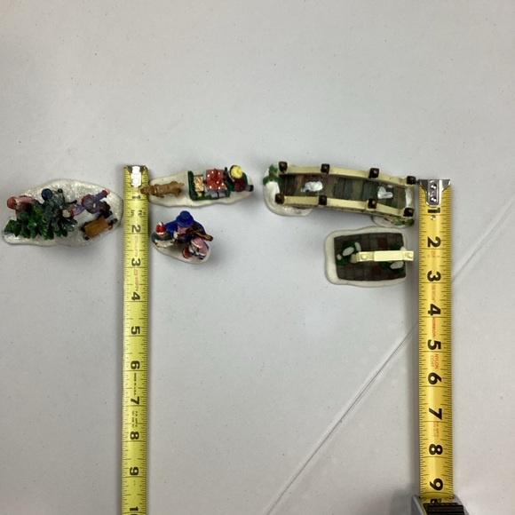 5 Poly Resin Figurines for Christmas Holiday Village - Picture 9 of 10